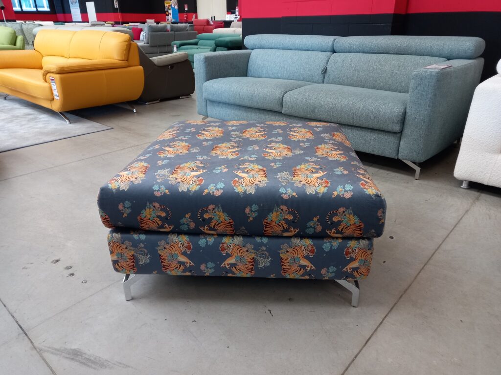 Arnold Pouf Stock